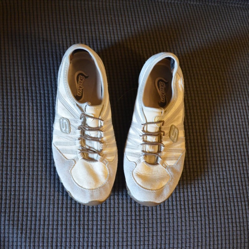 Skechers Sport Wear Women Grey Cream Slip-On Leather/Textile Upper Sneakers 7